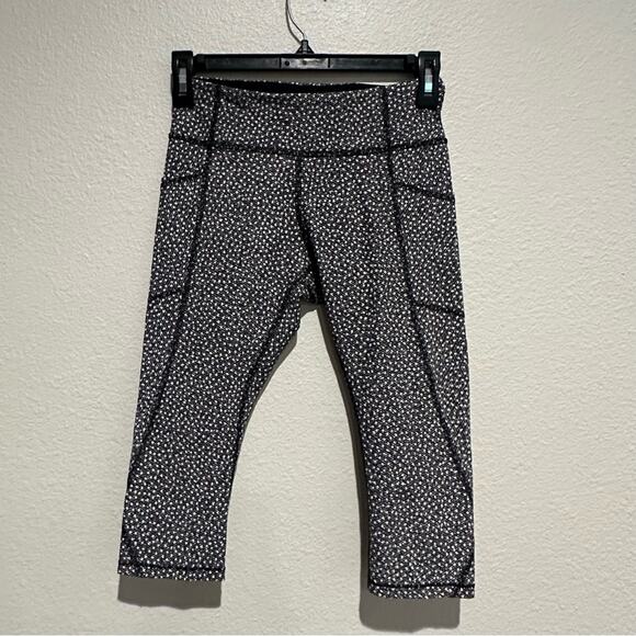 Lululemon Tight Stuff Crop II (15") SZ 4 - Picture 8 of 14